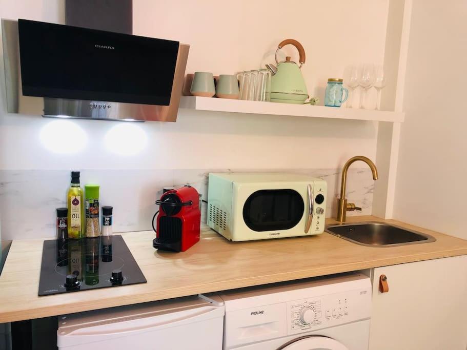 Cosy Studio Design With Modern Bathroom Vaureal Zewnętrze zdjęcie