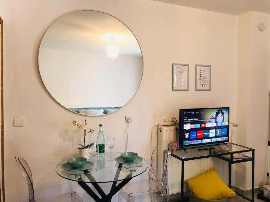 Cosy Studio Design With Modern Bathroom Vaureal Zewnętrze zdjęcie