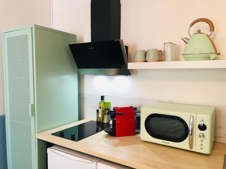 Cosy Studio Design With Modern Bathroom Vaureal Zewnętrze zdjęcie