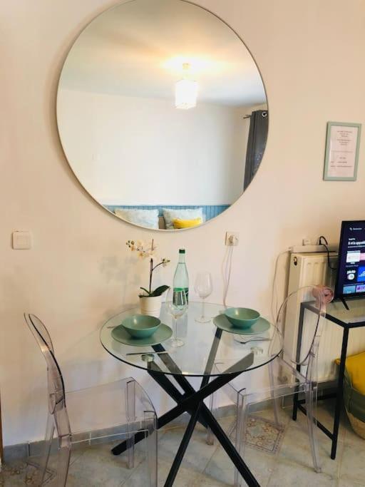 Cosy Studio Design With Modern Bathroom Vaureal Zewnętrze zdjęcie