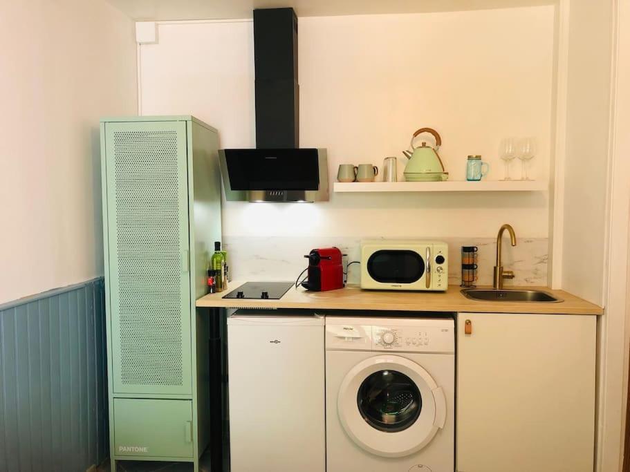 Cosy Studio Design With Modern Bathroom Vaureal Zewnętrze zdjęcie