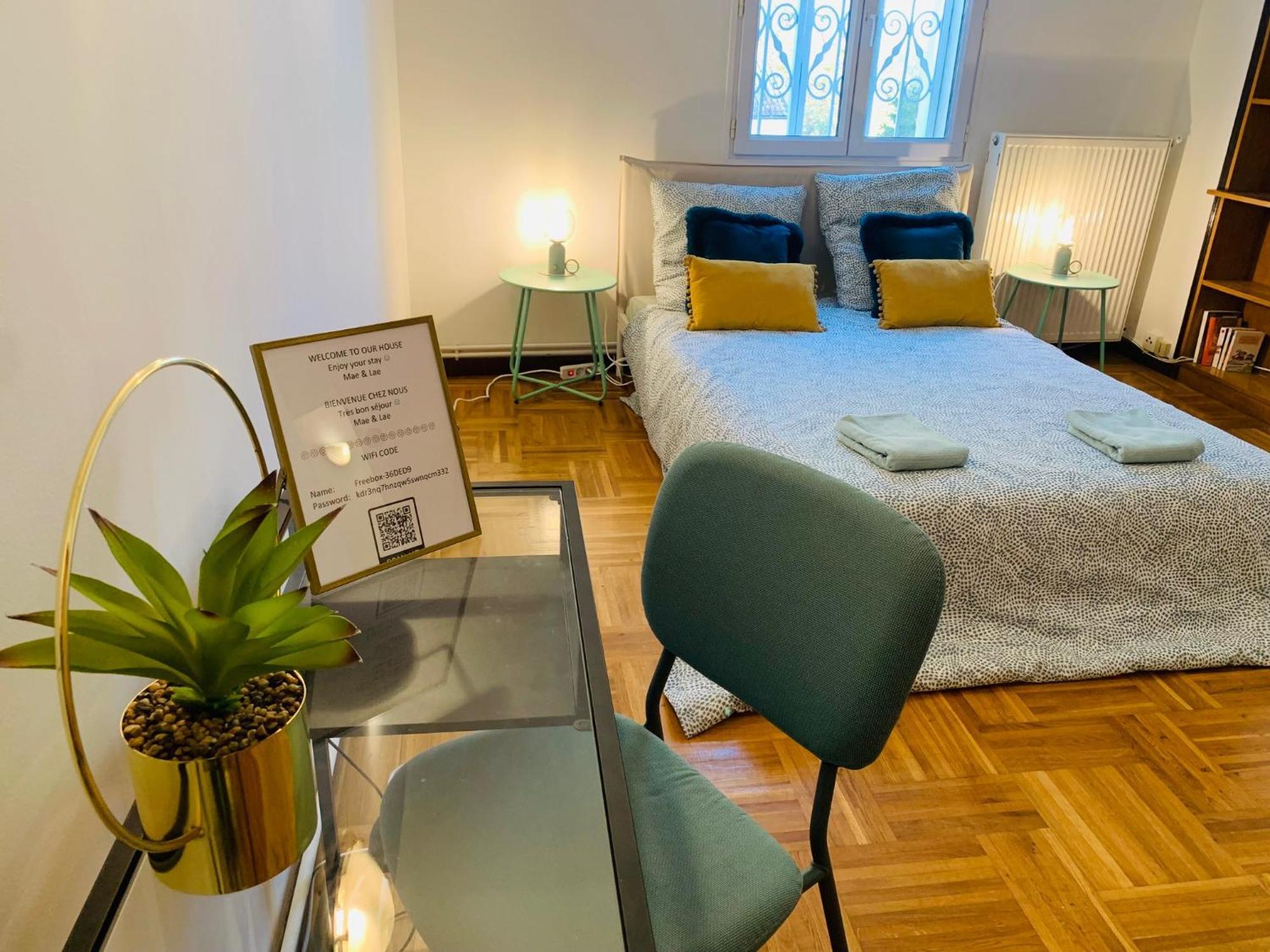 Cosy Studio Design With Modern Bathroom Vaureal Zewnętrze zdjęcie