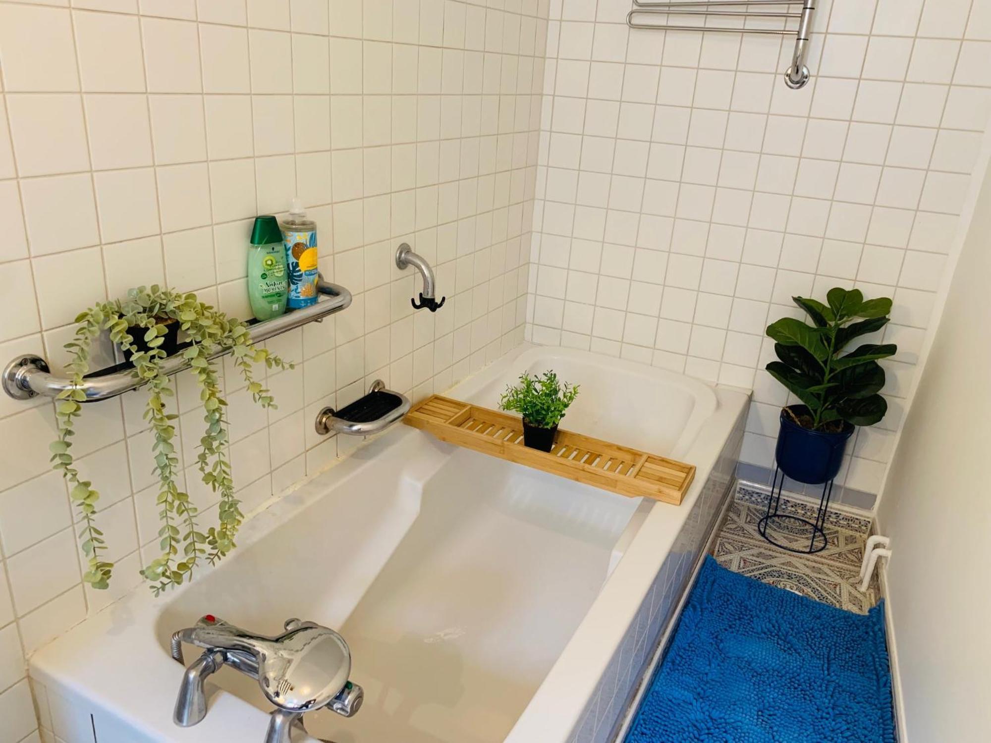 Cosy Studio Design With Modern Bathroom Vaureal Zewnętrze zdjęcie