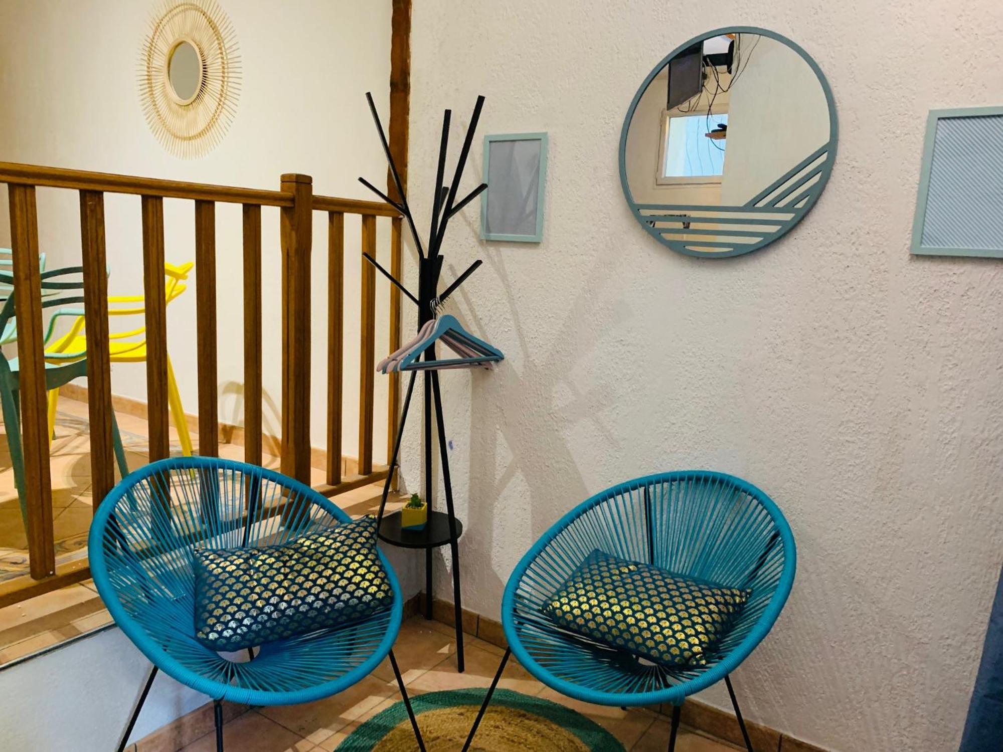 Cosy Studio Design With Modern Bathroom Vaureal Zewnętrze zdjęcie