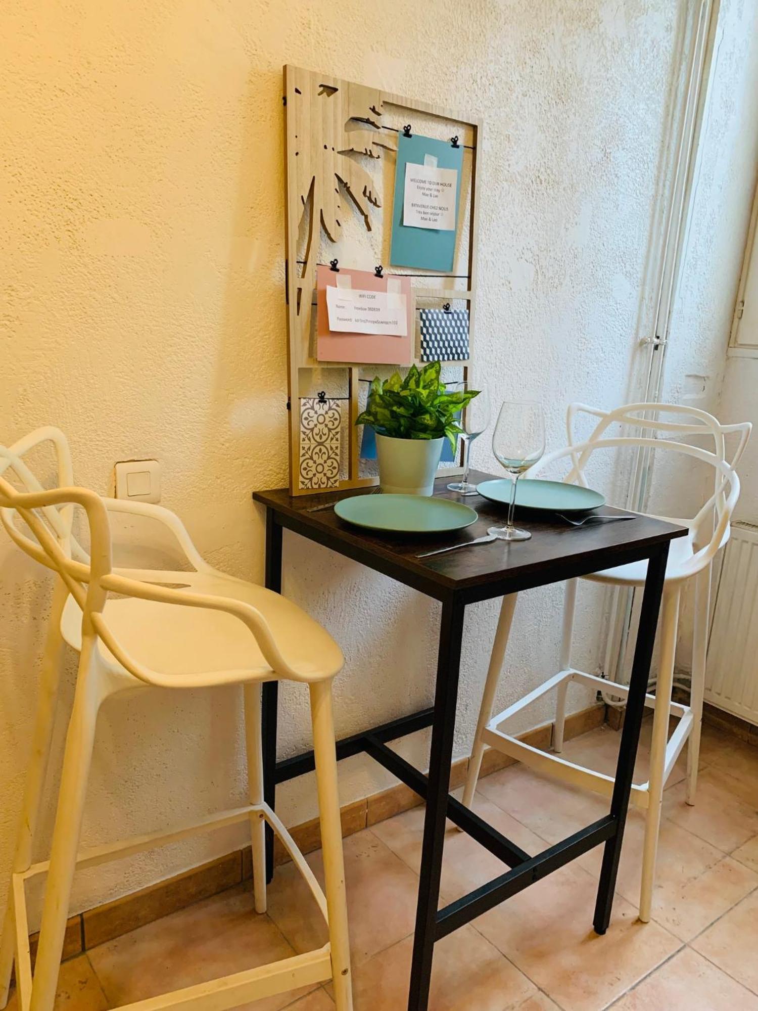 Cosy Studio Design With Modern Bathroom Vaureal Zewnętrze zdjęcie